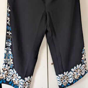 Chico's Size 3 (XL) crop black pants with floral design